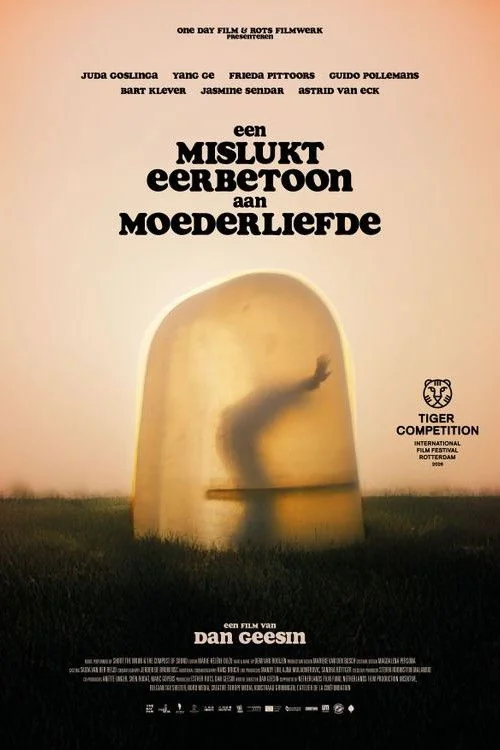Plakat: A Messy Tribute to Motherly Love