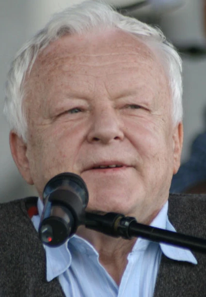 Marian Opania