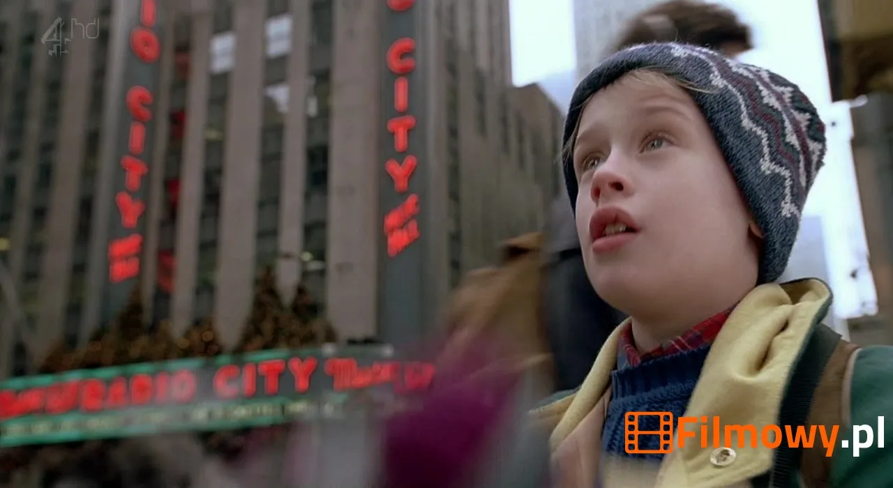 Kadr z filmu Home Alone 2: Lost in New York (Kevin sam w Nowym Jorku) - zdjęcie 18 z 22