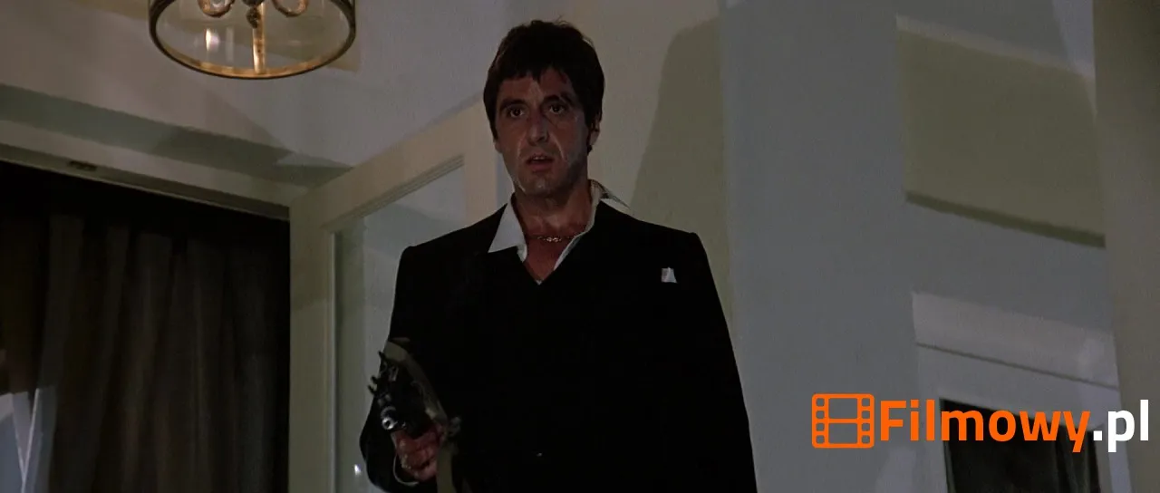 Kadr z filmu Scarface (Człowiek z blizną) - zdjęcie 2 z 17