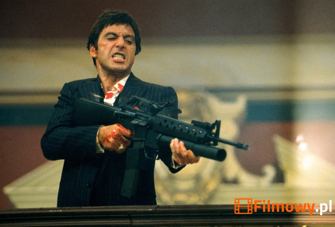 Kadr z filmu Scarface (Człowiek z blizną) - zdjęcie 1 z 17