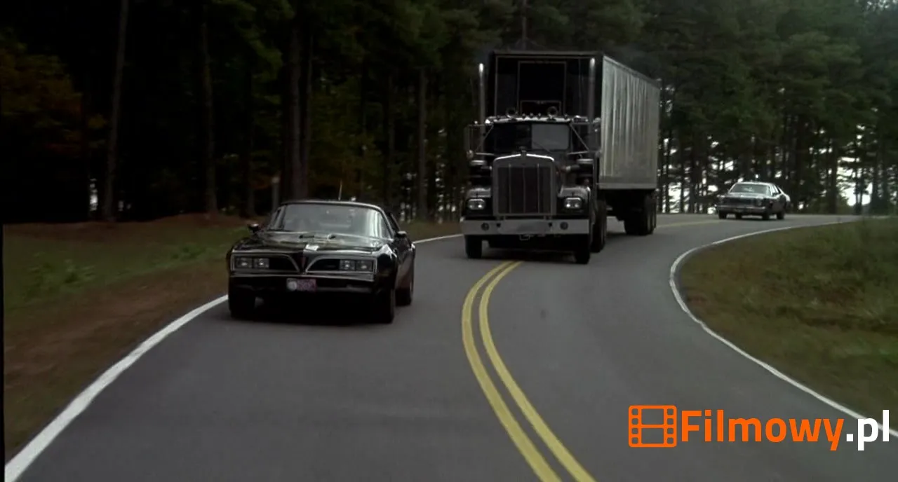 Kadr z filmu Smokey and the Bandit (Mistrz kierownicy ucieka) - zdjęcie 1 z 17