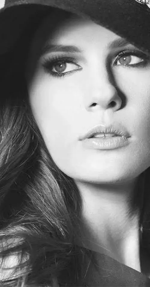 Chelsea Hobbs – aktorka