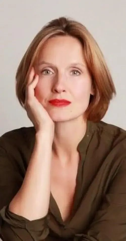 Claire Cox – aktor