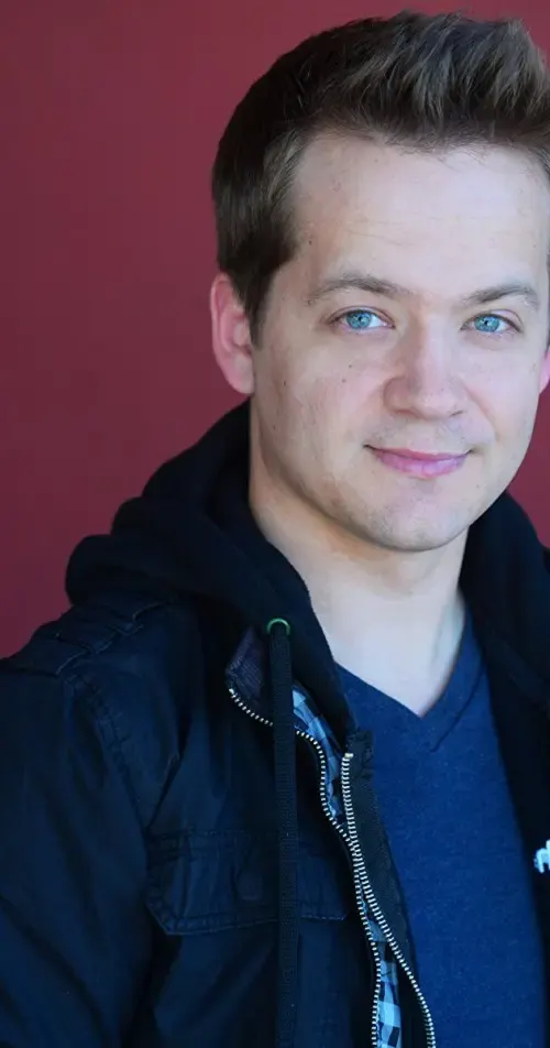 Jason Earles – aktor, dubbingowiec