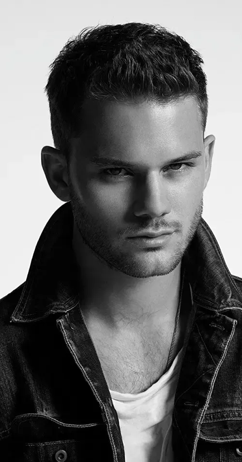 Jeremy Irvine – aktor