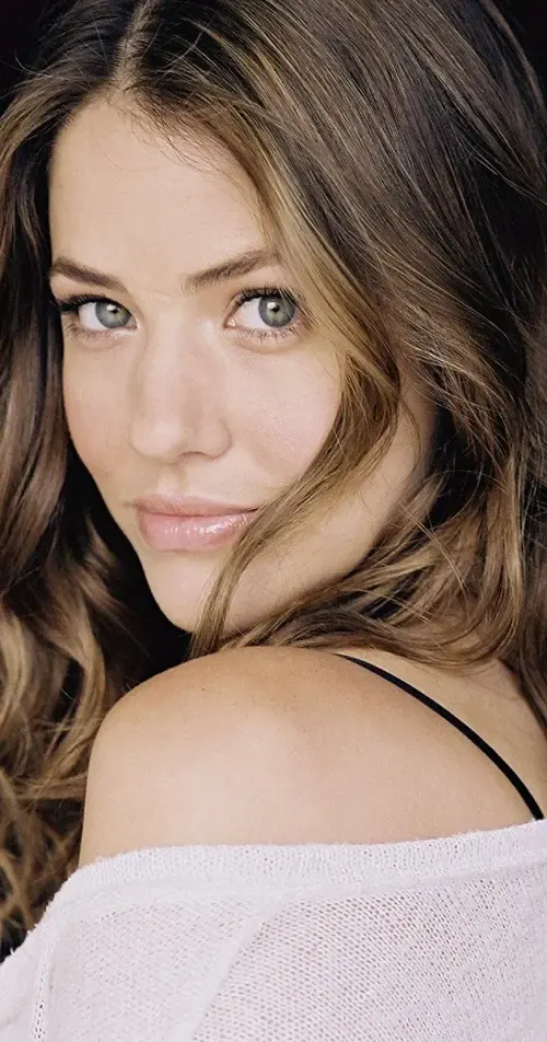 Julie Gonzalo – aktorka