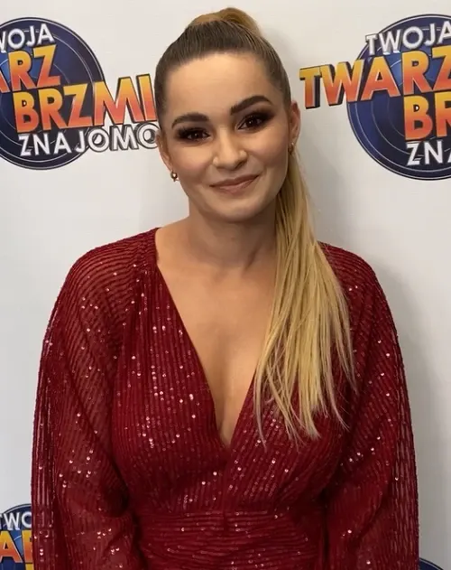 Ewelina Lisowska – piosenkarz, dubbingowiec
