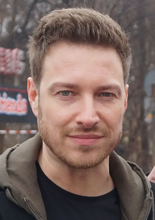 Maciej Jachowski – piosenkarz, aktor, dubbingowiec