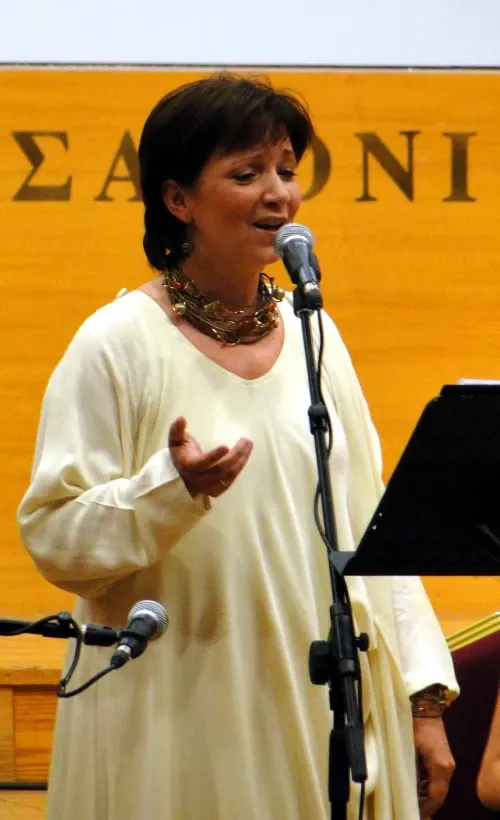 Marta Sebestyen – piosenkarz, aktor