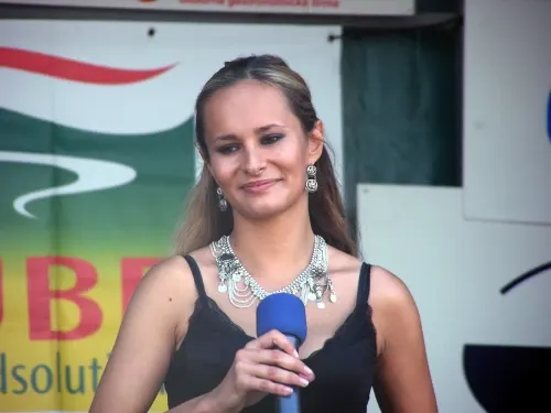 Monika Absolonová – piosenkarz, aktor