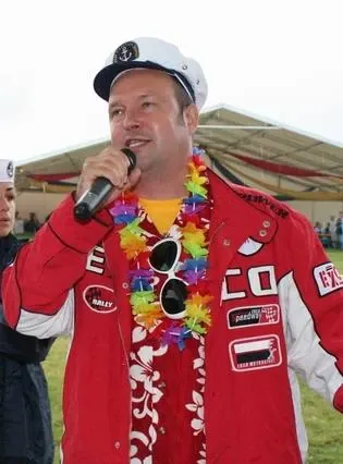 Paweł Konnak – poeta, aktor